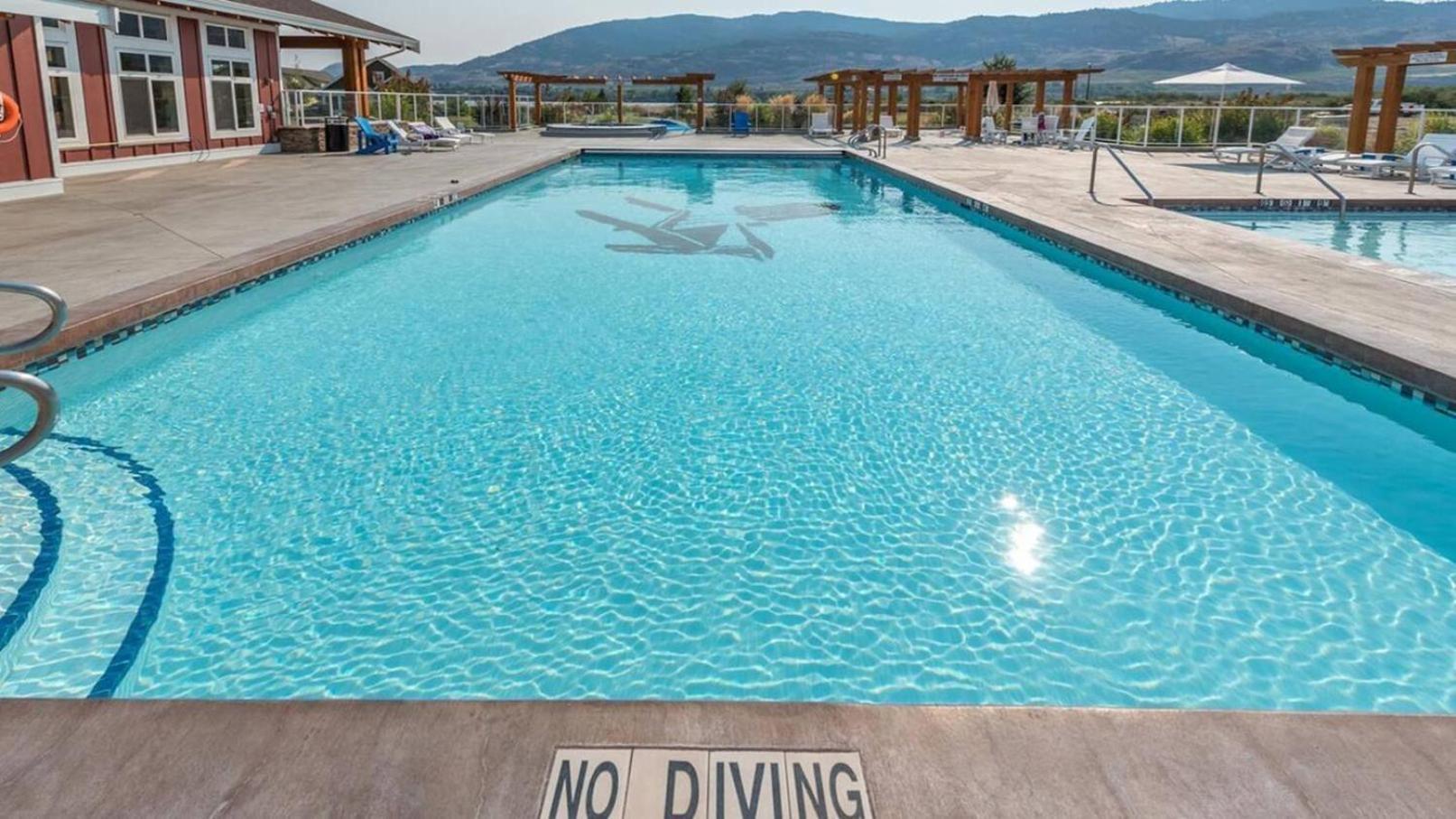 2 King Bedrooms - Walking Distance To Pools Osoyoos Exterior photo